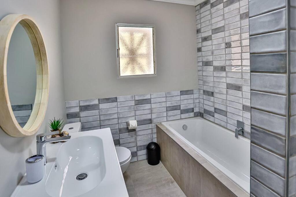 Appartement Large Sea View, Walk To Eateries, Loadshed Free à Ballito Extérieur photo